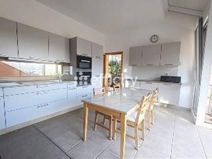 Villa - 241 m² - 8 pièces