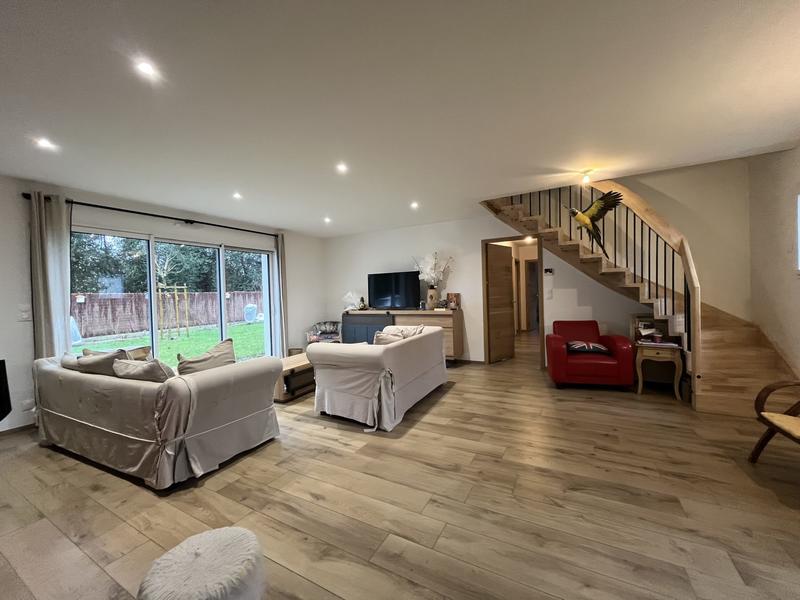 Maison - 167 m² - 9 pièces