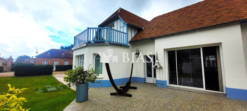 Maison - 280 m² - 8 pièces