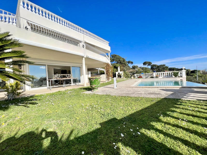 Villa - 240 m² - 5 pièces