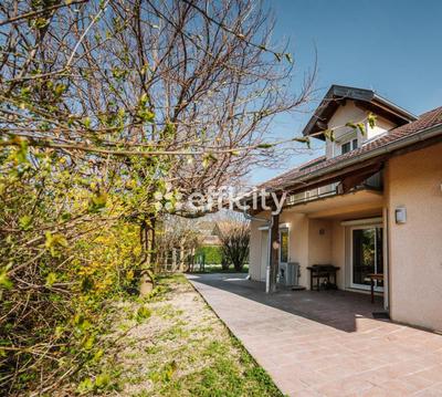 Maison - 250 m² - 11 pièces