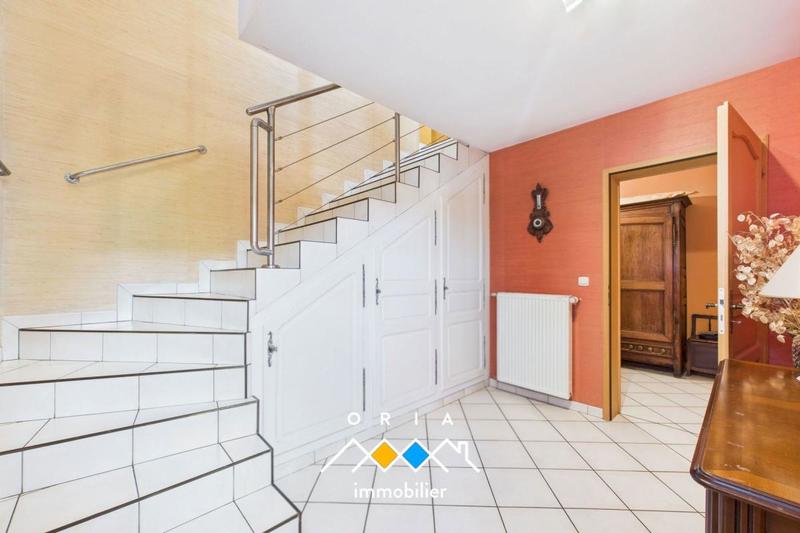 Maison - 180 m² - 9 pièces