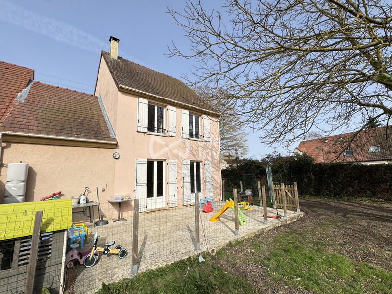 Maison - 95 m² - 5 pièces