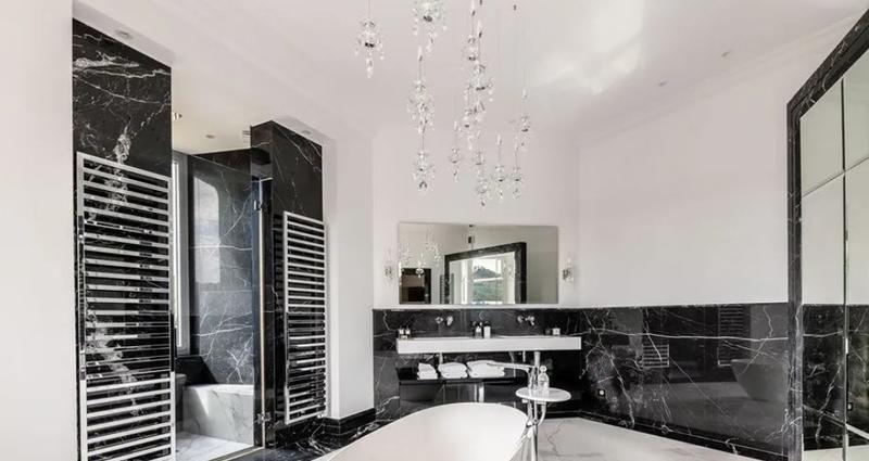 Manoir - 2 700 m² - 30 pièces