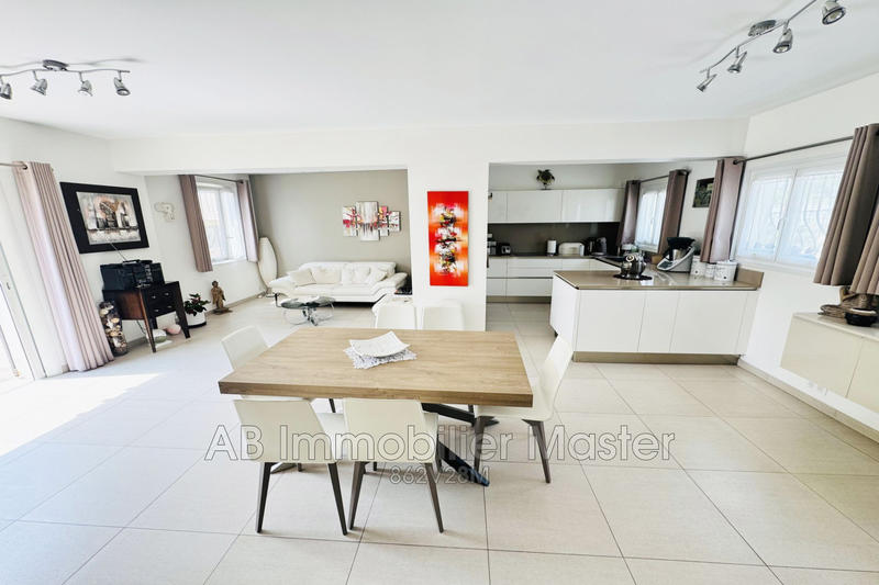 Maison - 104 m² - 5 pièces