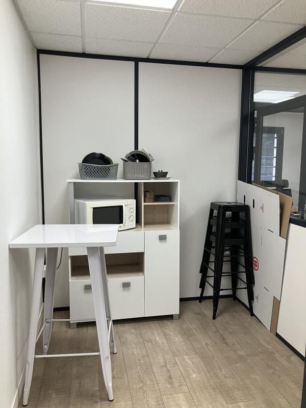 Bureau - 85 m² - 5 pièces