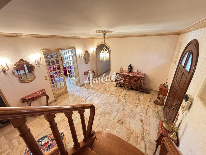 Maison traditionnelle - 228 m² - 5 pièces