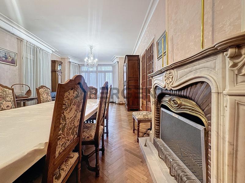 Maison - 253 m² - 10 pièces