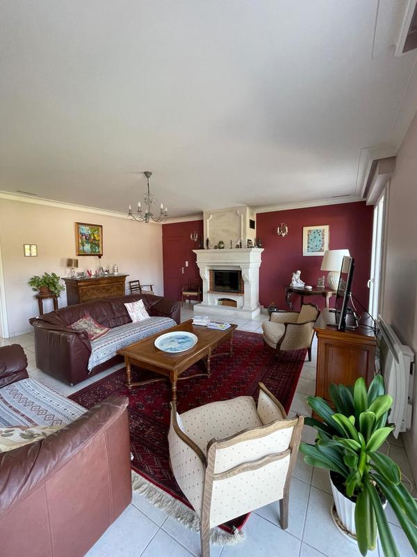 Maison - 212 m² - 7 pièces