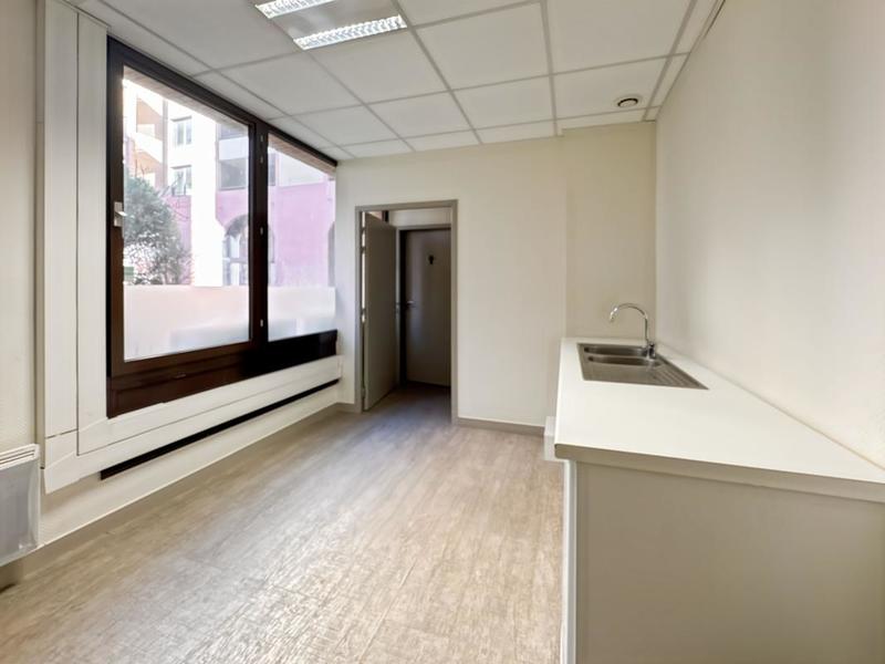 Local commercial - 147 m²