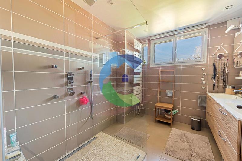 Pavillon - 150 m² - 7 pièces