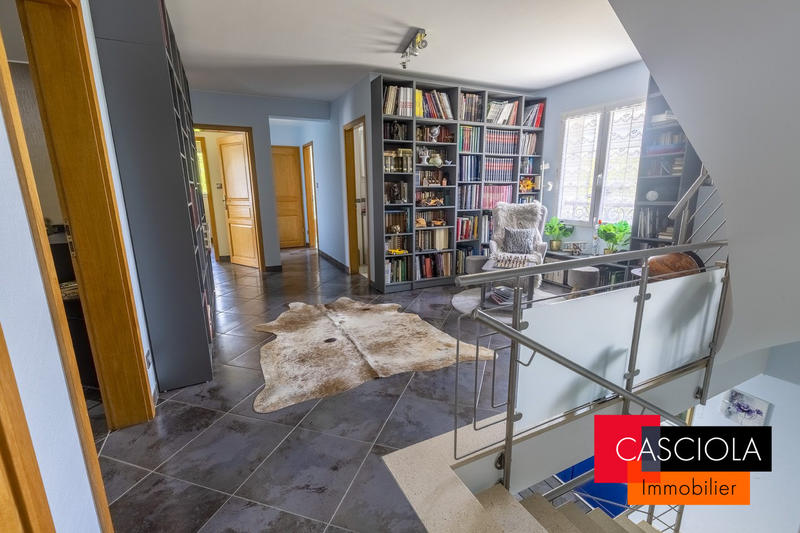 Maison - 212 m² - 9 pièces