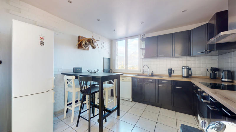 Appartement - 80 m² - 4 pièces