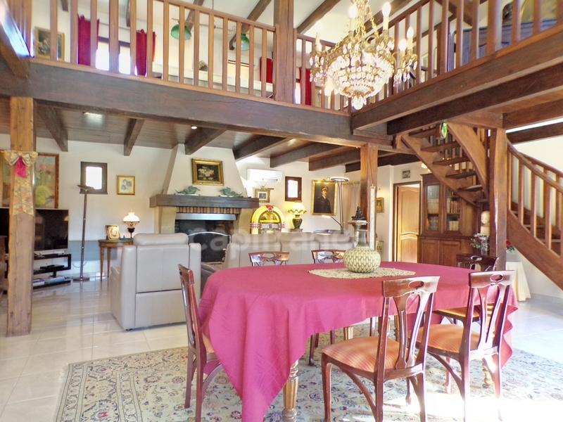 Villa - 341 m² - 8 pièces