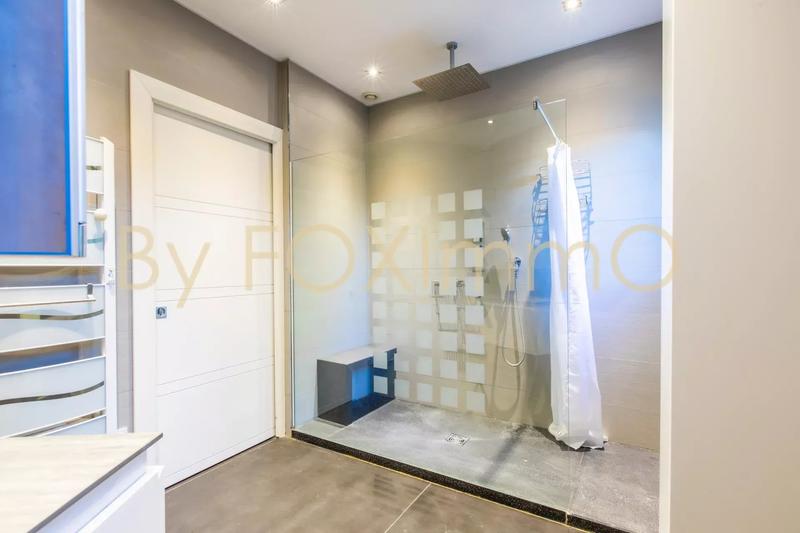 Maison - 334 m² - 8 pièces