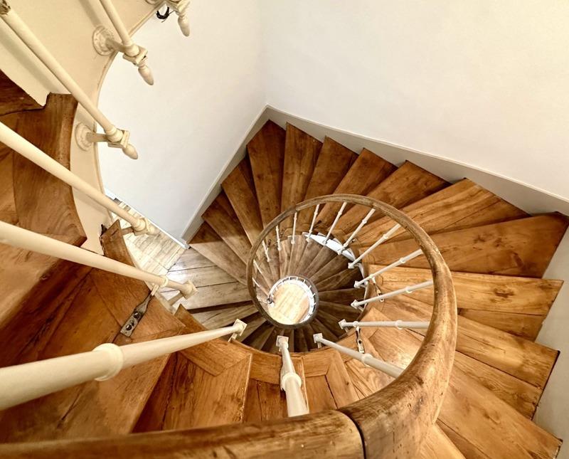 Maison - 330 m² - 10 pièces