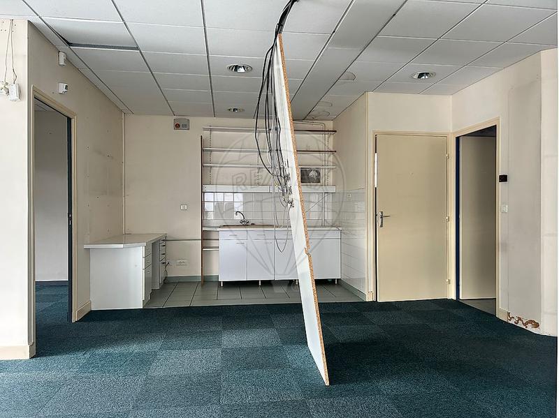 Local commercial - 143 m² - 4 pièces