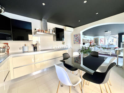 Maison - 243 m² - 10 pièces