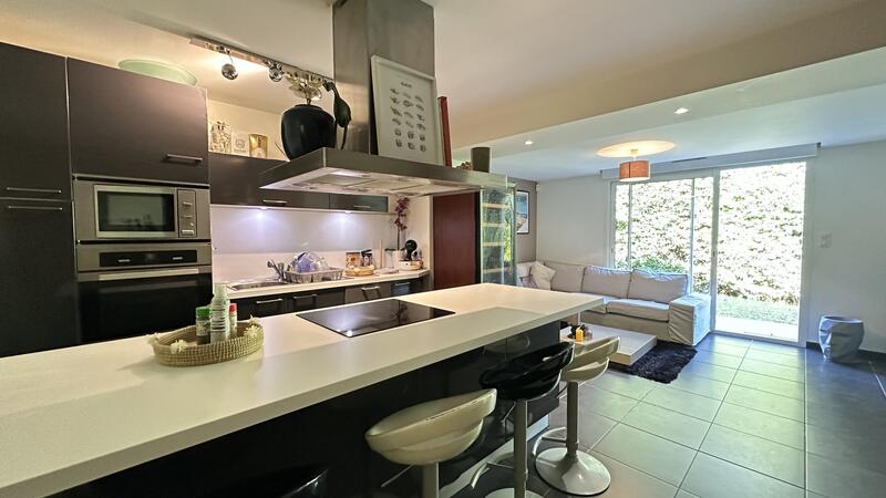 Maison - 230 m² - 7 pièces