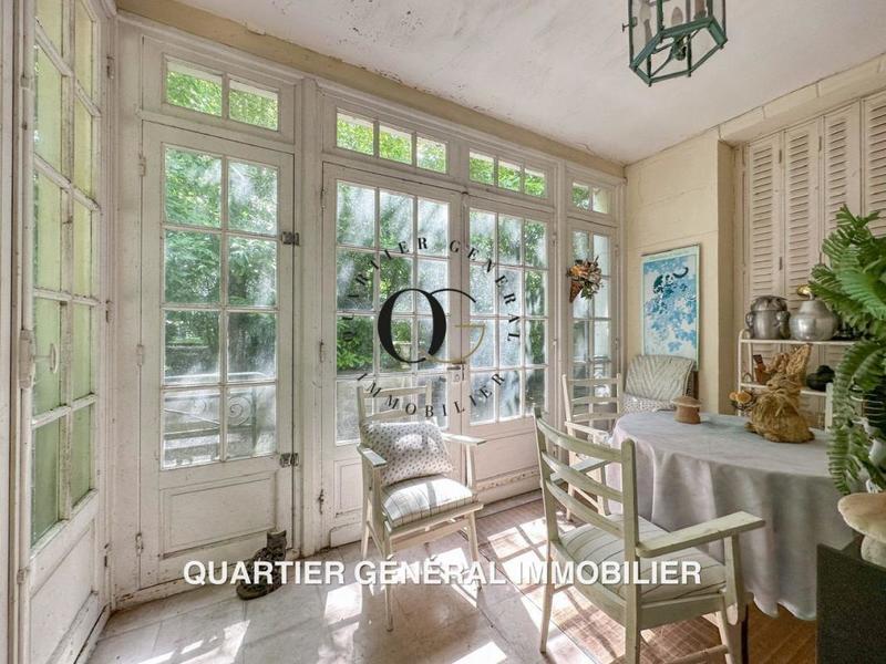 Maison de maîtres - 300 m² - 6 pièces