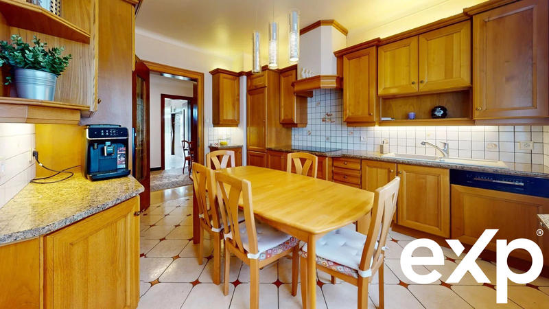 Maison - 204 m² - 7 pièces