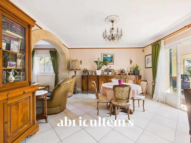 Maison - 232 m² - 8 pièces