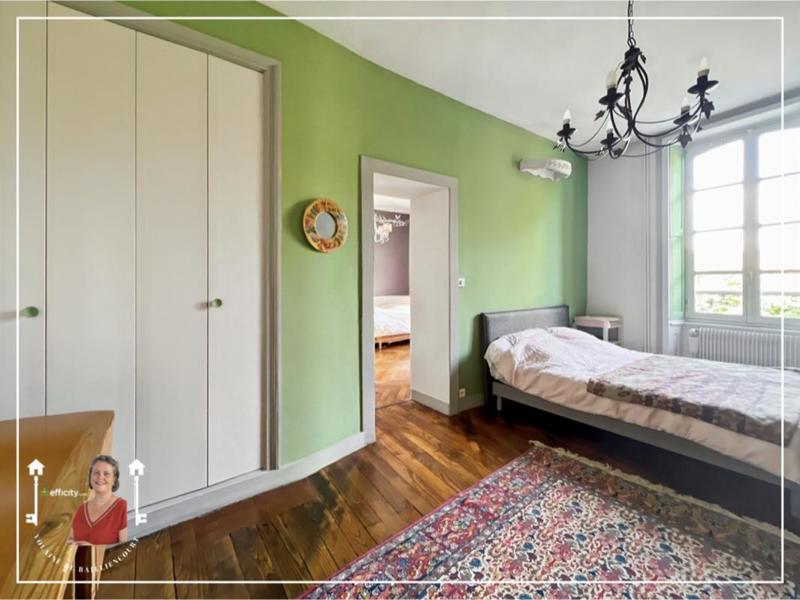 Maison - 430 m² - 12 pièces