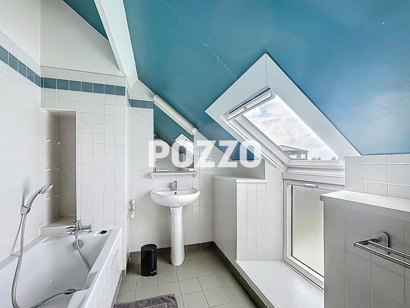 Maison - 394 m² - 16 pièces