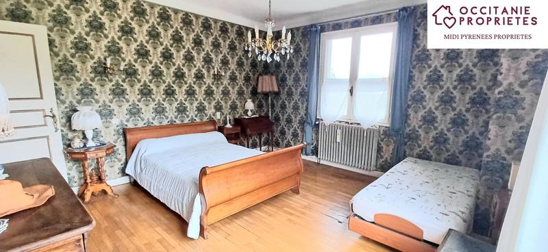 Maison - 263 m² - 9 pièces