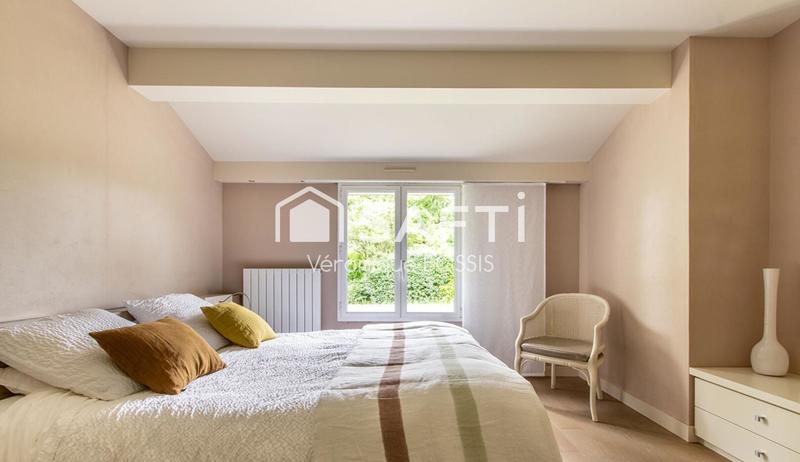 Villa - 236 m² - 8 pièces