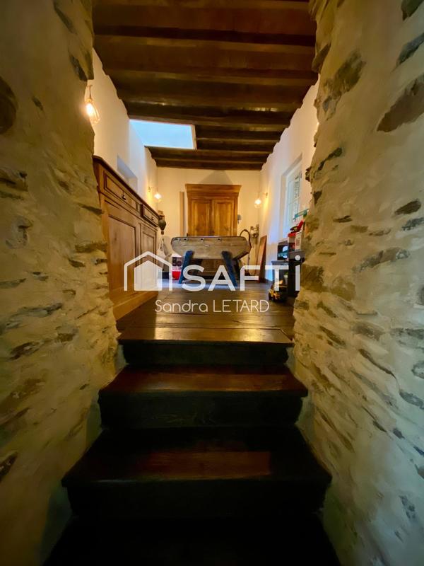 Maison - 250 m² - 7 pièces