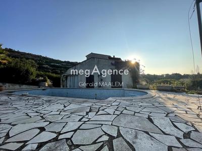 Villa - 210 m² - 8 pièces