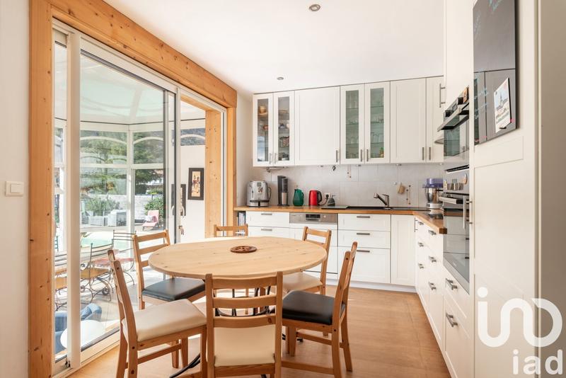 Maison - 210 m² - 7 pièces