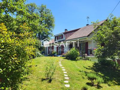 Maison - 211 m² - 8 pièces