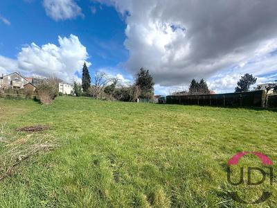 Terrain constructible - 3 072 m²