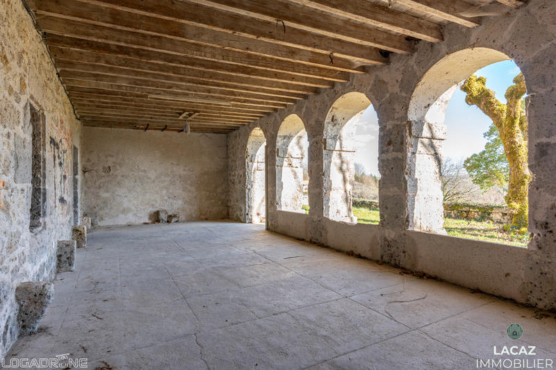 Maison - 450 m² - 6 pièces