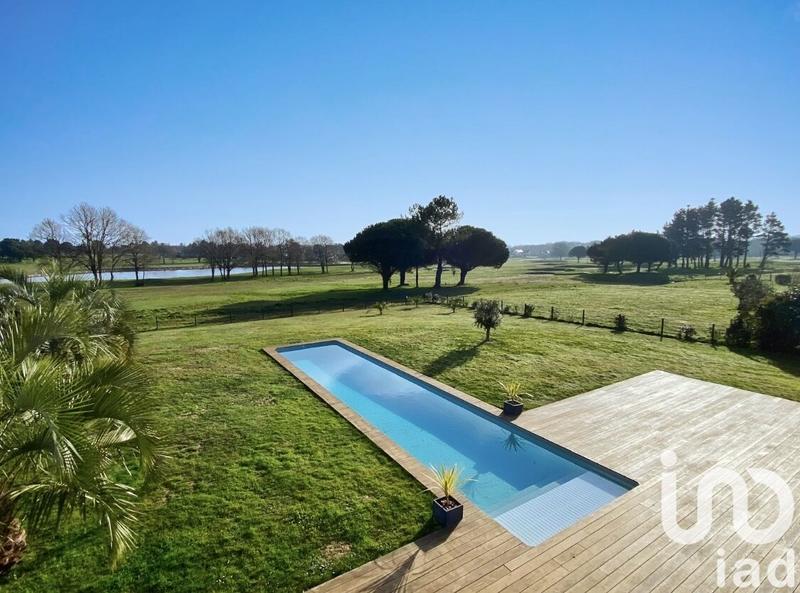 Maison - 240 m² - 8 pièces