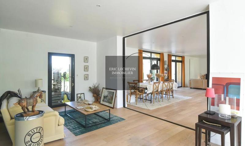 Maison - 330 m² - 7 pièces