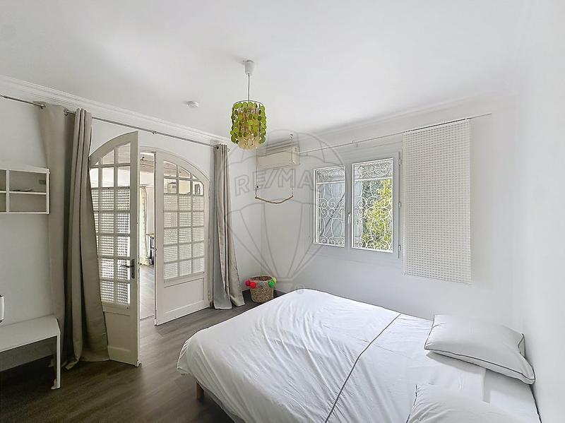 Maison - 220 m² - 8 pièces