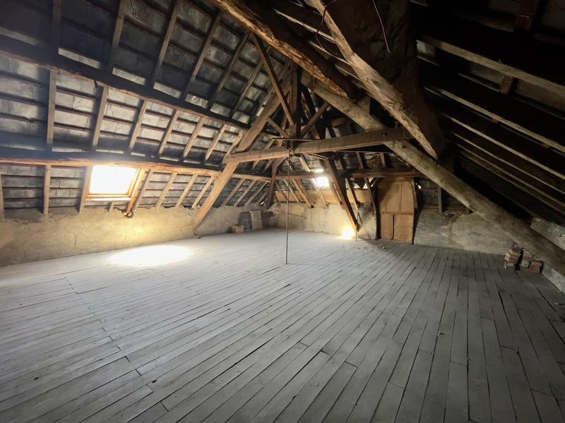 Maison traditionnelle - 218 m² - 9 pièces