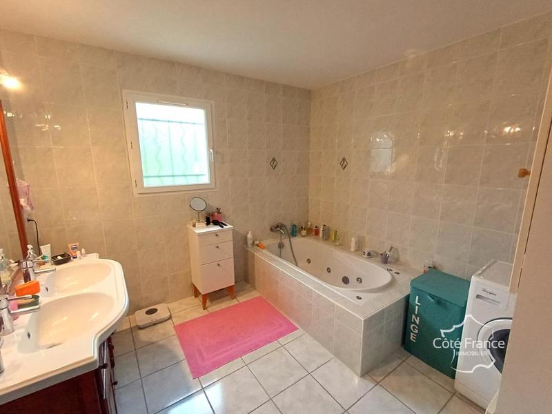 Propriété - 249 m² - 9 pièces