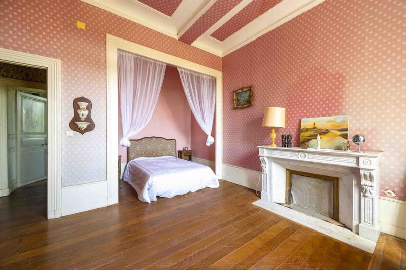 Maison - 545 m² - 12 pièces