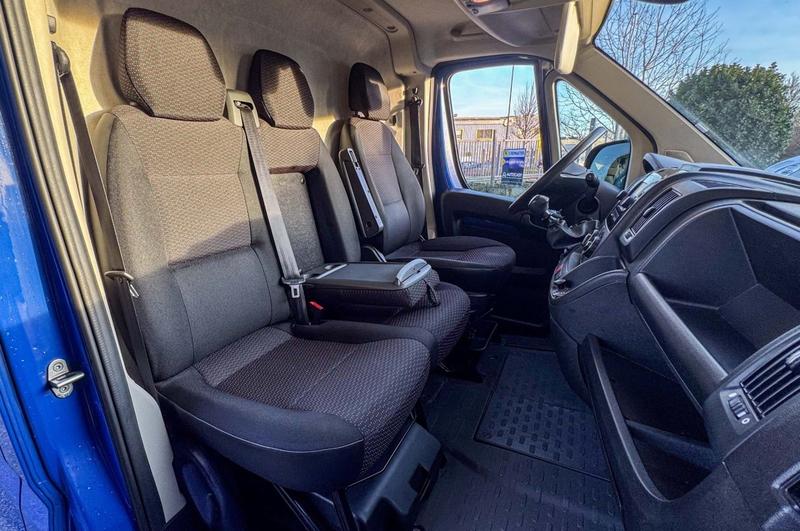 Peugeot Boxer II BlueHDi 120 s&amp;amp;S Asphalt 335 L1h1