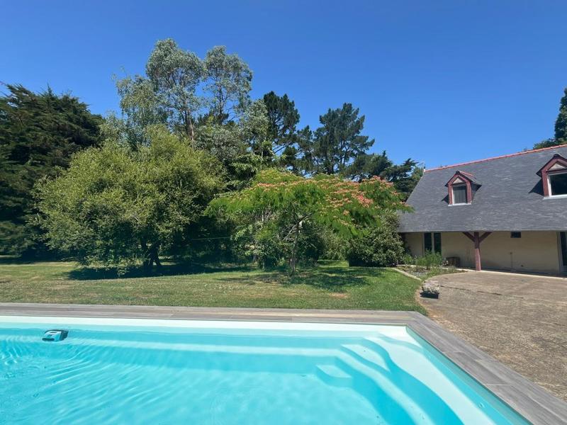 Propriété - 227 m² - 6 pièces