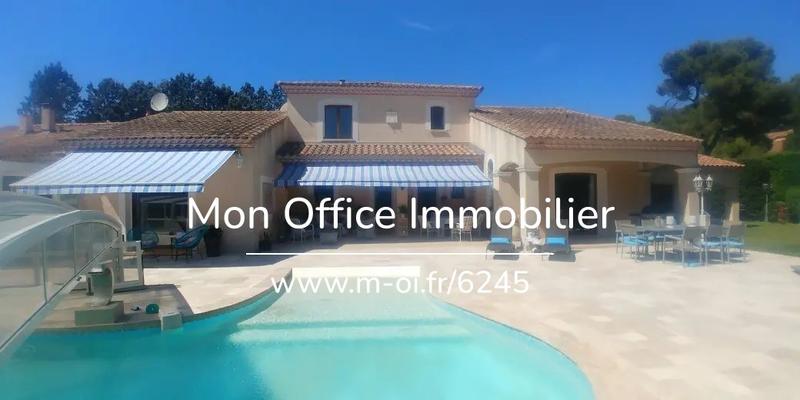 Maison - 233 m² - 7 pièces