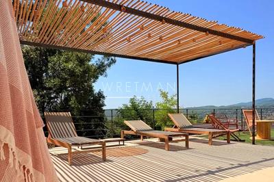 Maison - 240 m² - 8 pièces