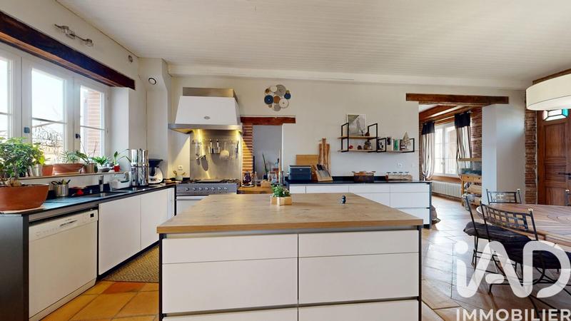 Maison - 300 m² - 13 pièces