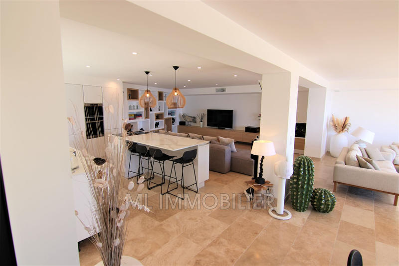 Maison contemporaine - 310 m² - 8 pièces