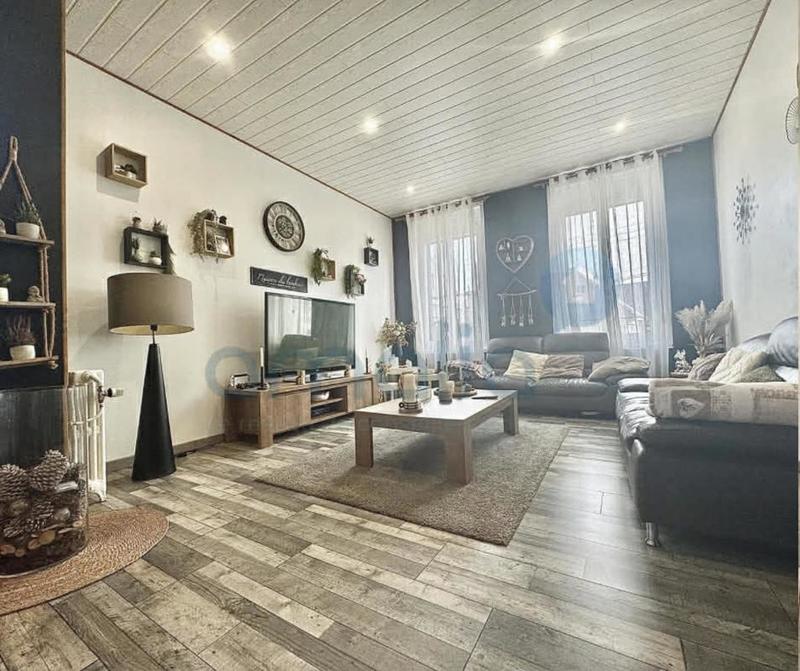 Maison - 215 m² - 9 pièces