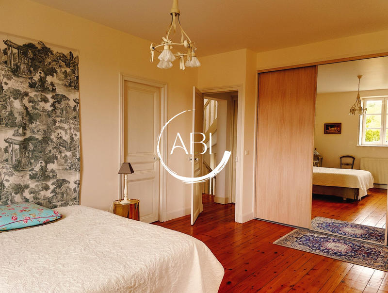 Villa - 183 m² - 8 pièces